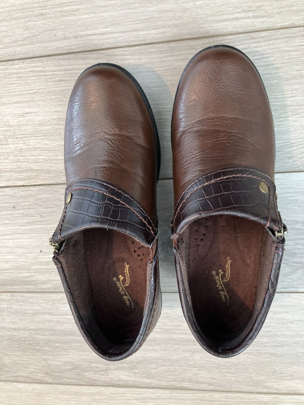 Woman's Walking Shoe from Easy Street - Size 7 W